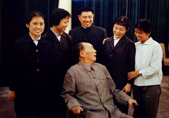 张玉凤穿泳装与毛泽东罕见合影