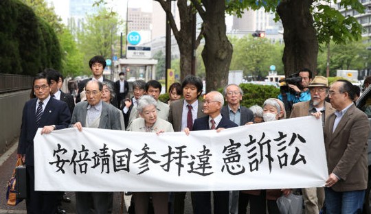 日本民众状告安倍参拜靖国神社违反宪法