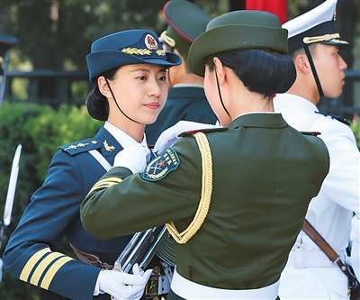 三军仪仗队有女兵啦!