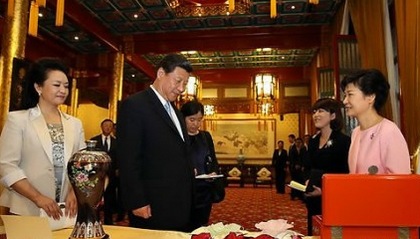 习近平与朴槿惠通电话 其中谈到了一件惊天大事