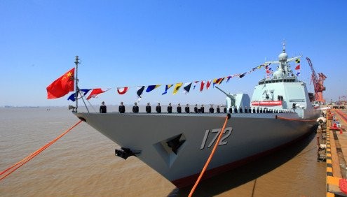 052D昆明舰“提前服役”四大疑团：甲板仍有锈迹