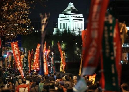 日本学者等5000人集会东京 抗议行使集体自卫权
