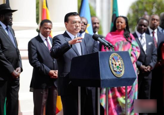 李克强出席肯尼亚蒙内铁路融资协议签字仪式