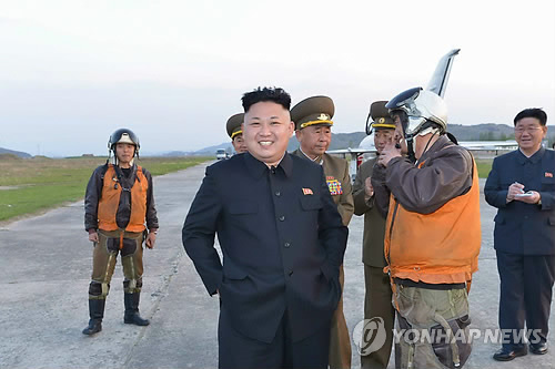 韩媒：金正恩指导朝鲜空军训练 或针对韩美军演