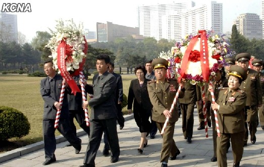 朝鲜纪念金日成母亲诞辰122周年 金正恩送花圈