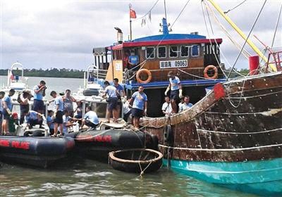 获释渔民还原事发经过：菲军警扮渔民持枪抓人
