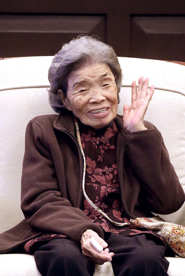马英九会见台籍慰安妇 呼吁日本努力面对过去