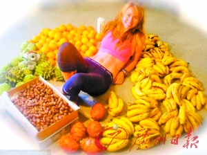 澳洲一位极端减肥女只吃水果 曾一天吃51根香蕉