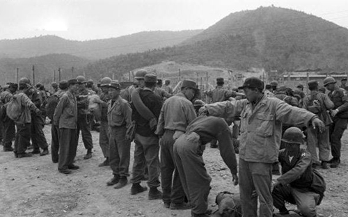 红军处死国民党战俘毛泽东承诺不杀终遭枪决