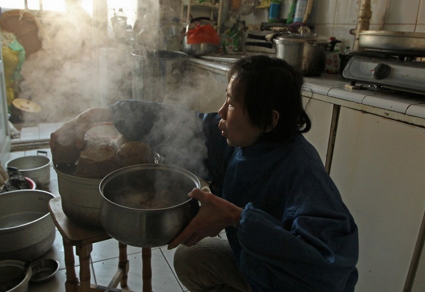 孤寡老人与宠物羊