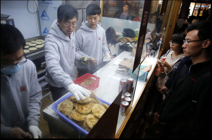 大学生北京卖肉夹馍日入万元