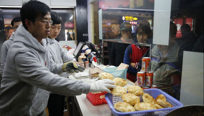 大学生北京卖肉夹馍日入万元