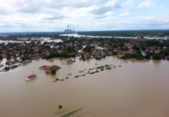 巴尔干半岛洪灾引发泥石流 多国宣布哀悼日