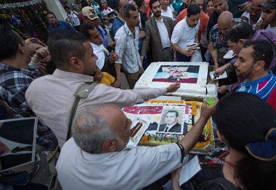 埃及民众庆祝穆巴拉克86岁生日
