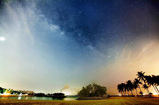 新加坡摄影师拍摄璀璨银河夜空画面