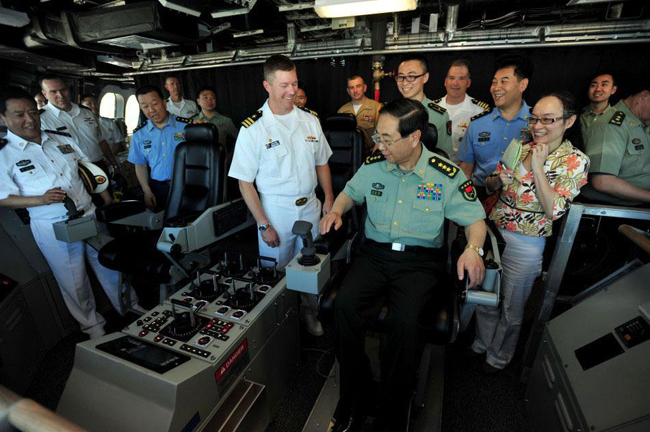 房峰辉上将访问圣迭戈 参观最新濒海战舰