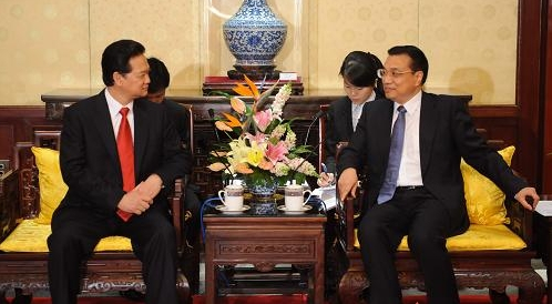 中国在南沙填海用战舰保护 越南当场吓傻了