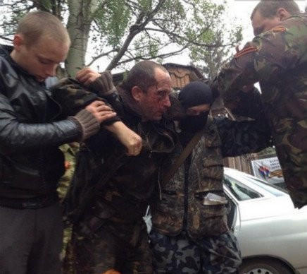 乌克兰武装直升机被击落 飞行员受伤被俘