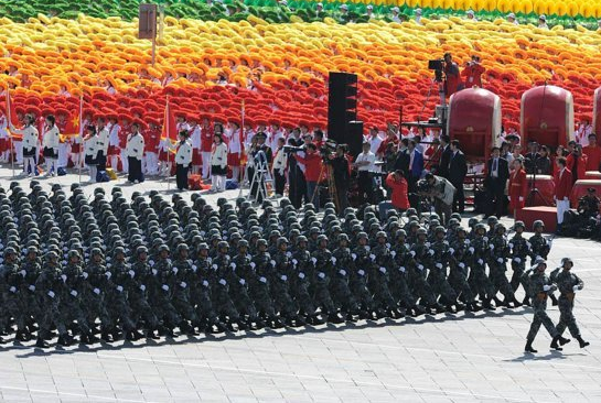 五一前夕天安门广场罕见一幕 震动亿万国人