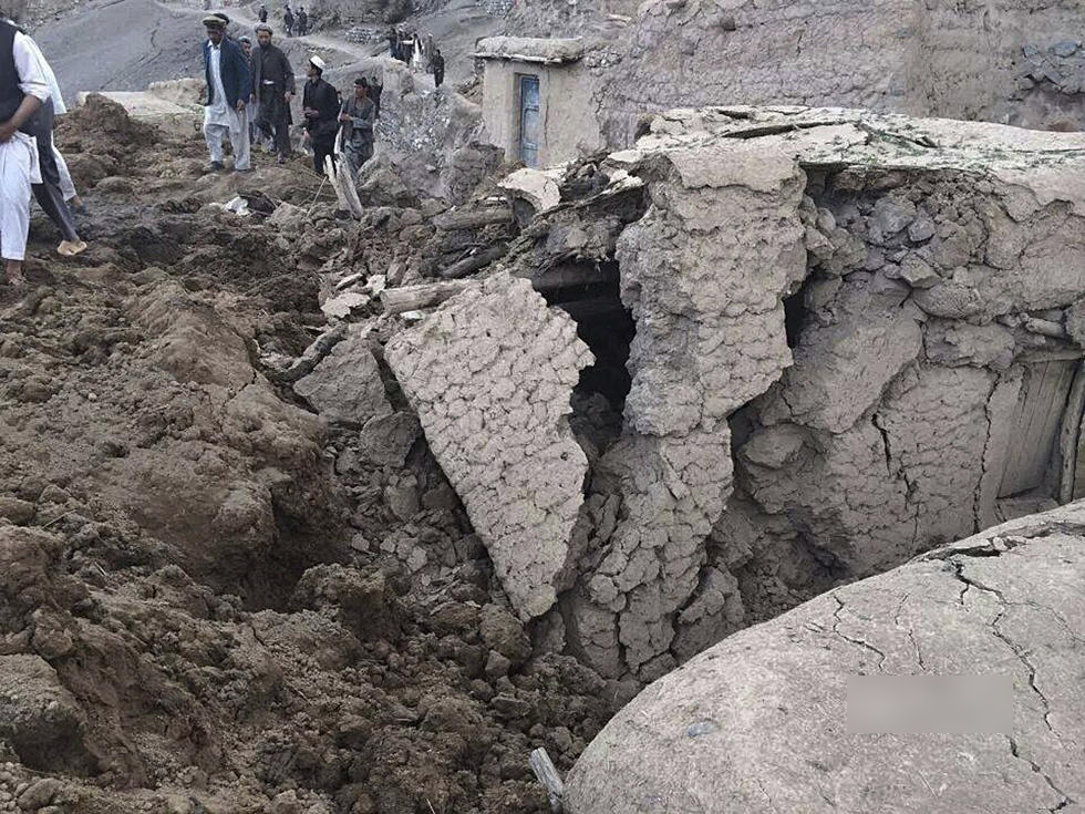 阿富汗滑坡现场成集体墓地 2千余人遇难