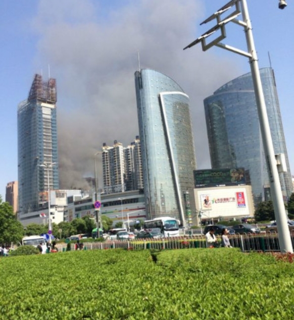 武汉光谷国际广场失火
