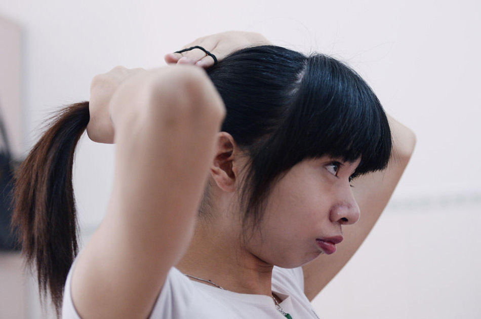 26岁小伙成为女人后的生活