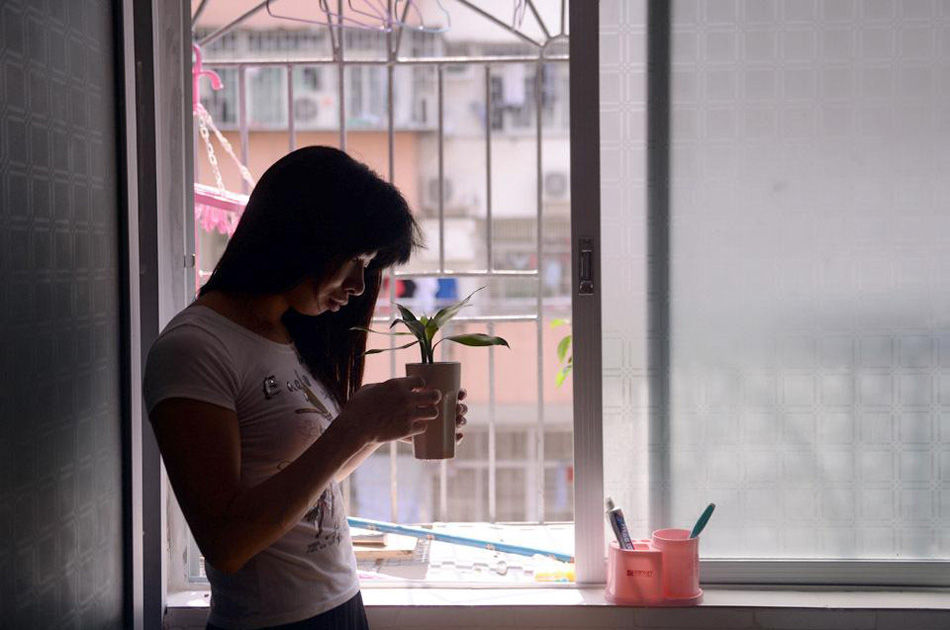 26岁小伙成为女人后的生活