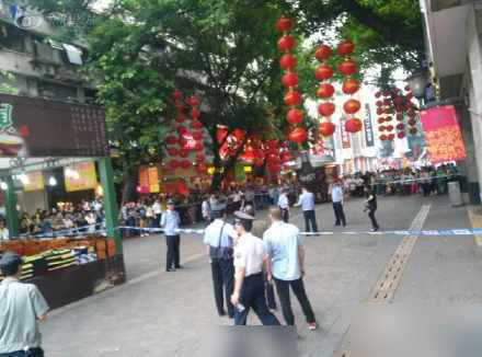 广州发生斗殴事件 警察开枪制止