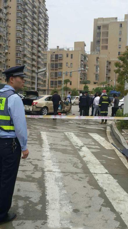 福州轿车放学时间撞向人群造成死伤