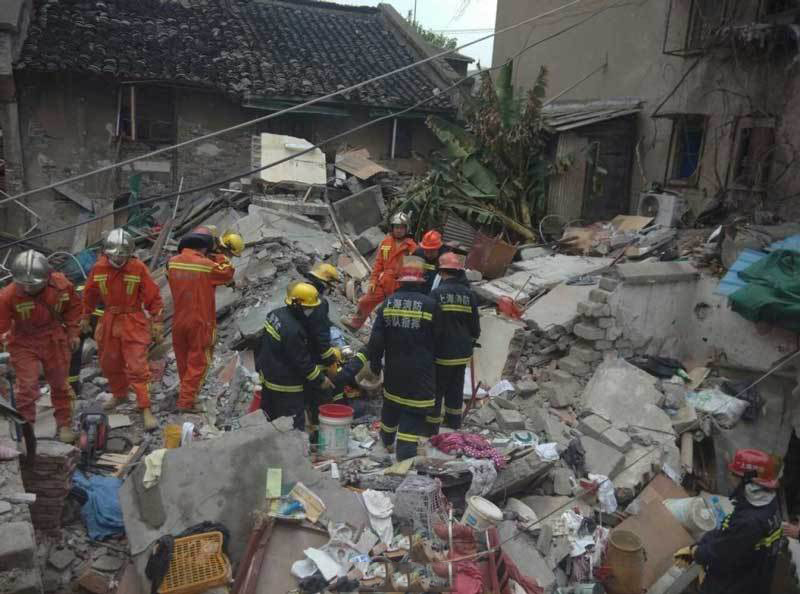 上海老式居民楼今晨倒塌已致2人死亡