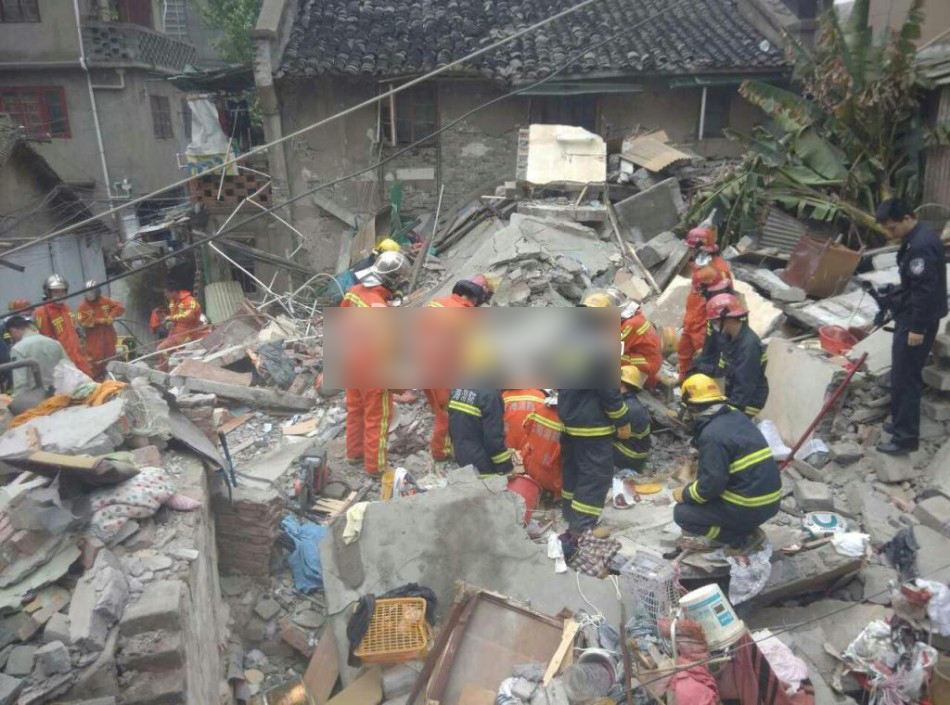 上海老式居民楼今晨倒塌已致2人死亡