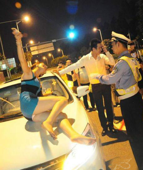 交警叔叔看见没没系安全带你不拦她每次都拦我