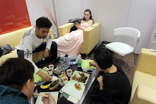 ＂兽兽＂自曝已为人妻 去年加拿大领证