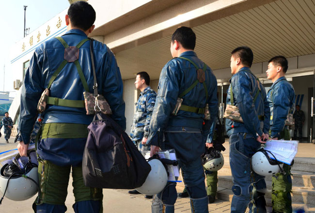 中国空军“蓝军”王牌儿金头盔飞行员曝光