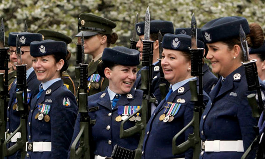 盘点世界各国军队的女仪仗兵