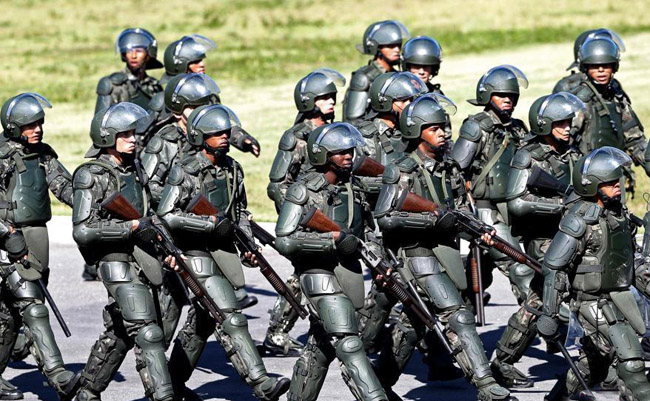 巴西世界杯军方安保队伍亮相