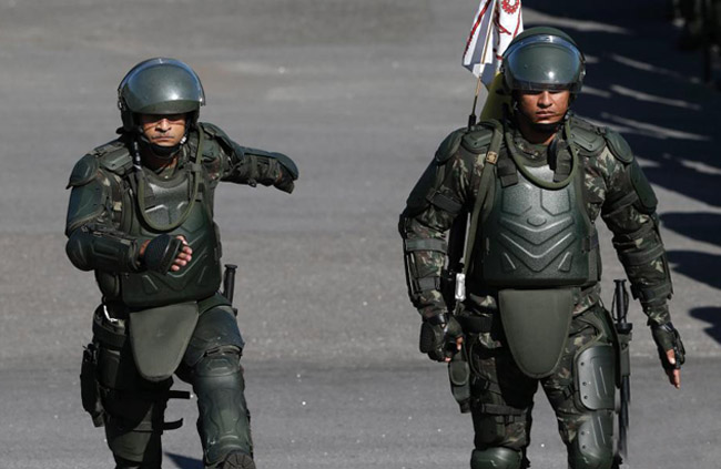 巴西世界杯军方安保队伍亮相
