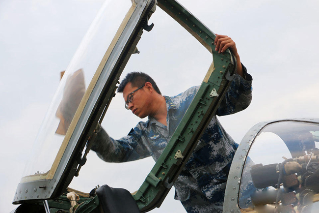 广空航空兵某旅送装转场：再见我托起的战鹰