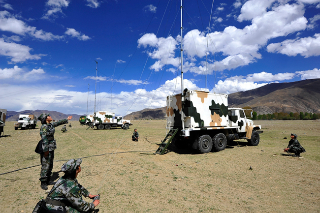 解放军驻西藏部队成立首个女兵侦控站
