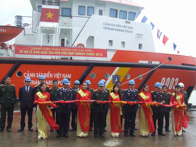 越海警舰机先进配备大口径武器