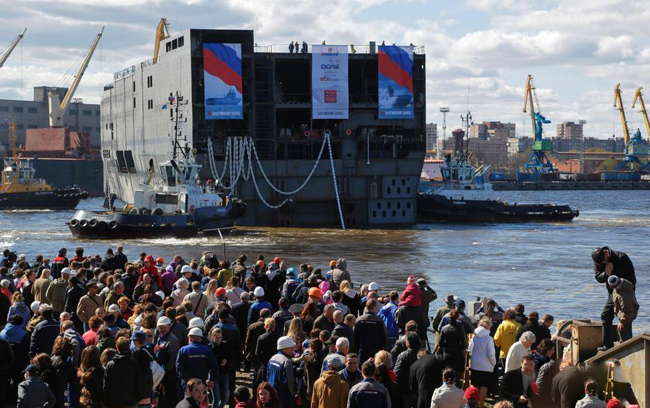 俄第2艘西北风舰船尾下水 法总统称合同仍有效