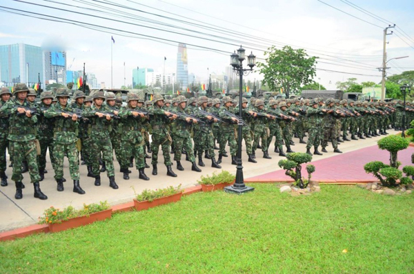 泰国精锐部队秀主战装备 摆出成排中国85战车