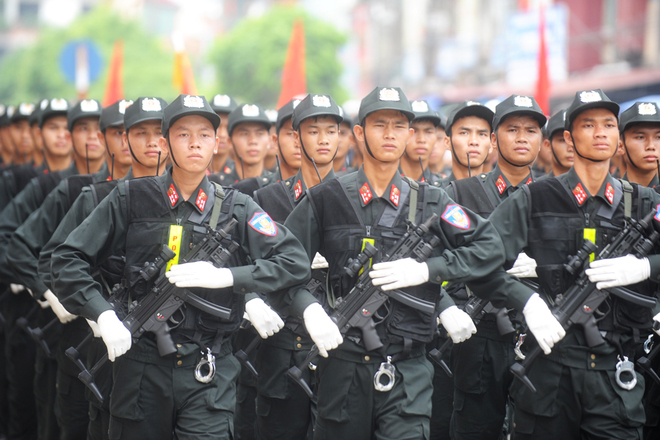 越南阅兵式女子方队多