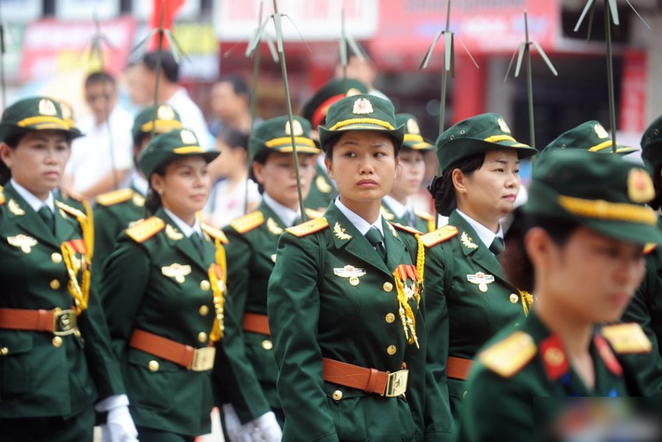 越南阅兵式女子方队多