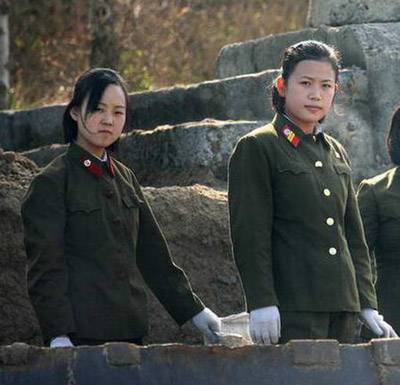 漂亮的朝鲜女兵退伍后无人敢娶