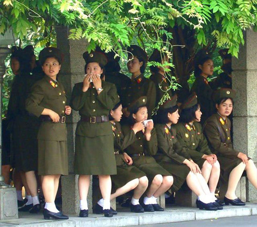 漂亮的朝鲜女兵退伍后无人敢娶