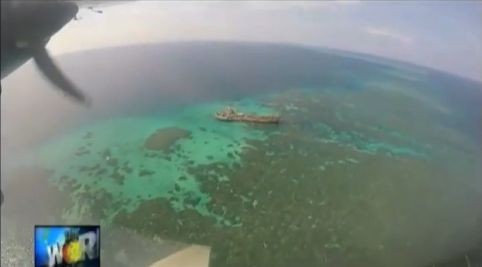 菲律宾出动飞机为侵占仁爱礁登陆舰空投补给