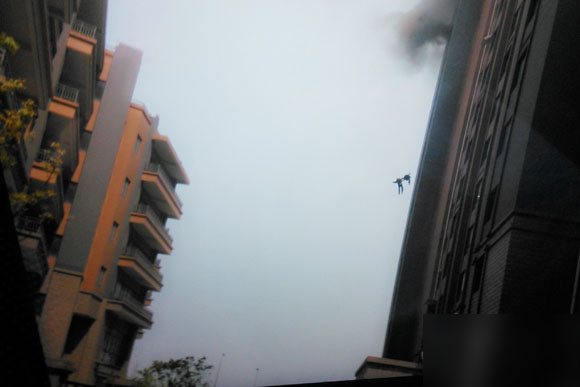 上海一居民楼发生火灾 已致2名消防员牺牲