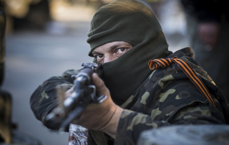 乌军东部反恐打死5名武装分子