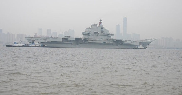辽宁舰回“娘家”霸气角度照